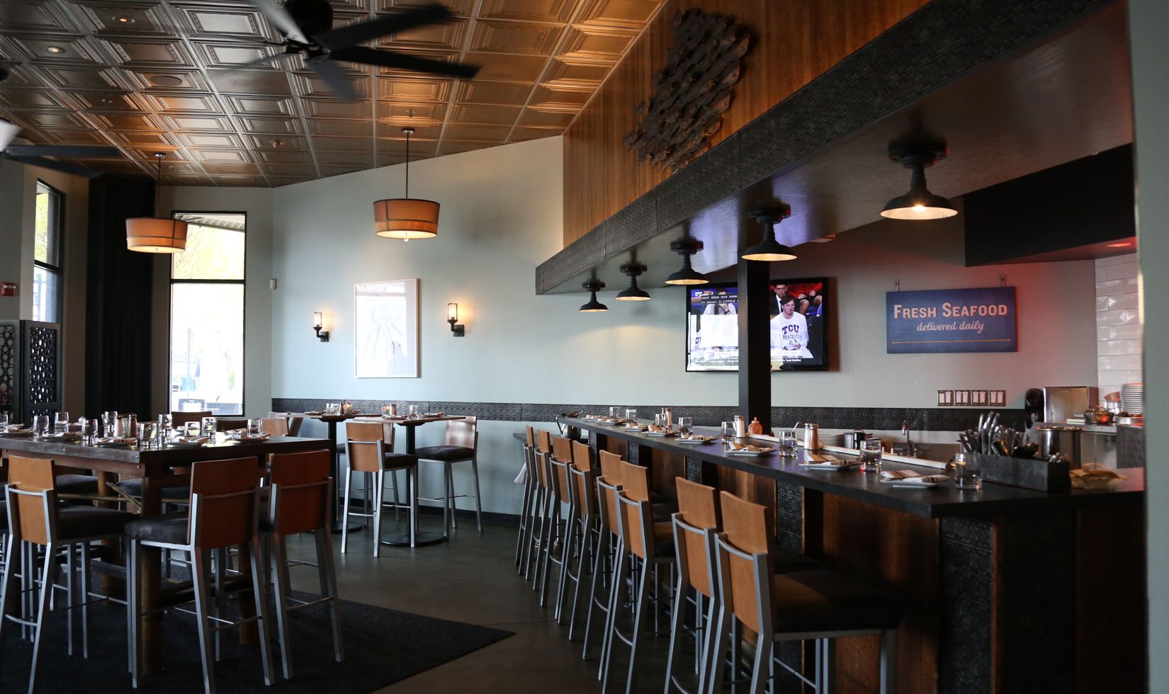 The interior of Willi's Seafood and Raw Bar in Healdsburg