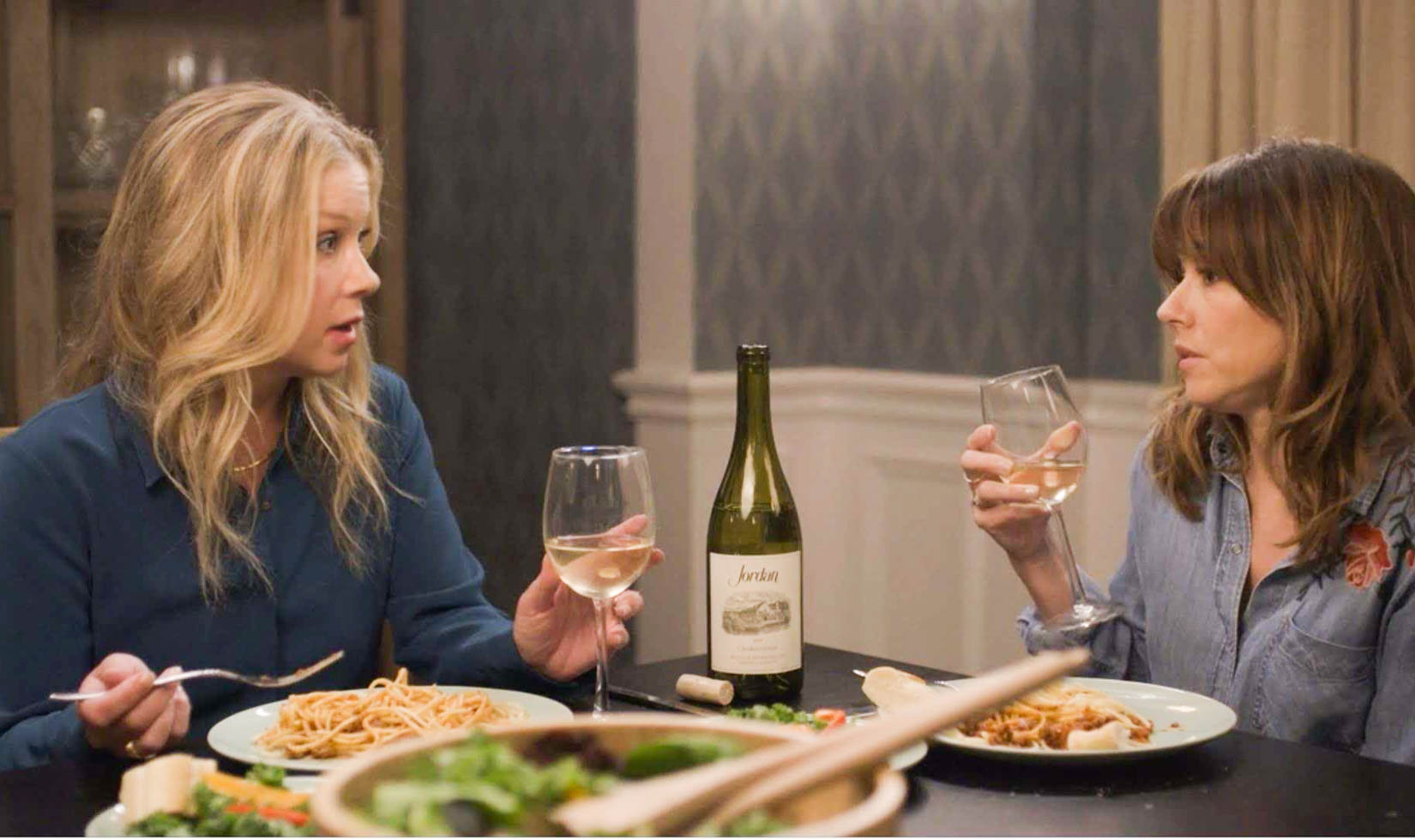 dead to me tv show netflix chardonnay at dinner table