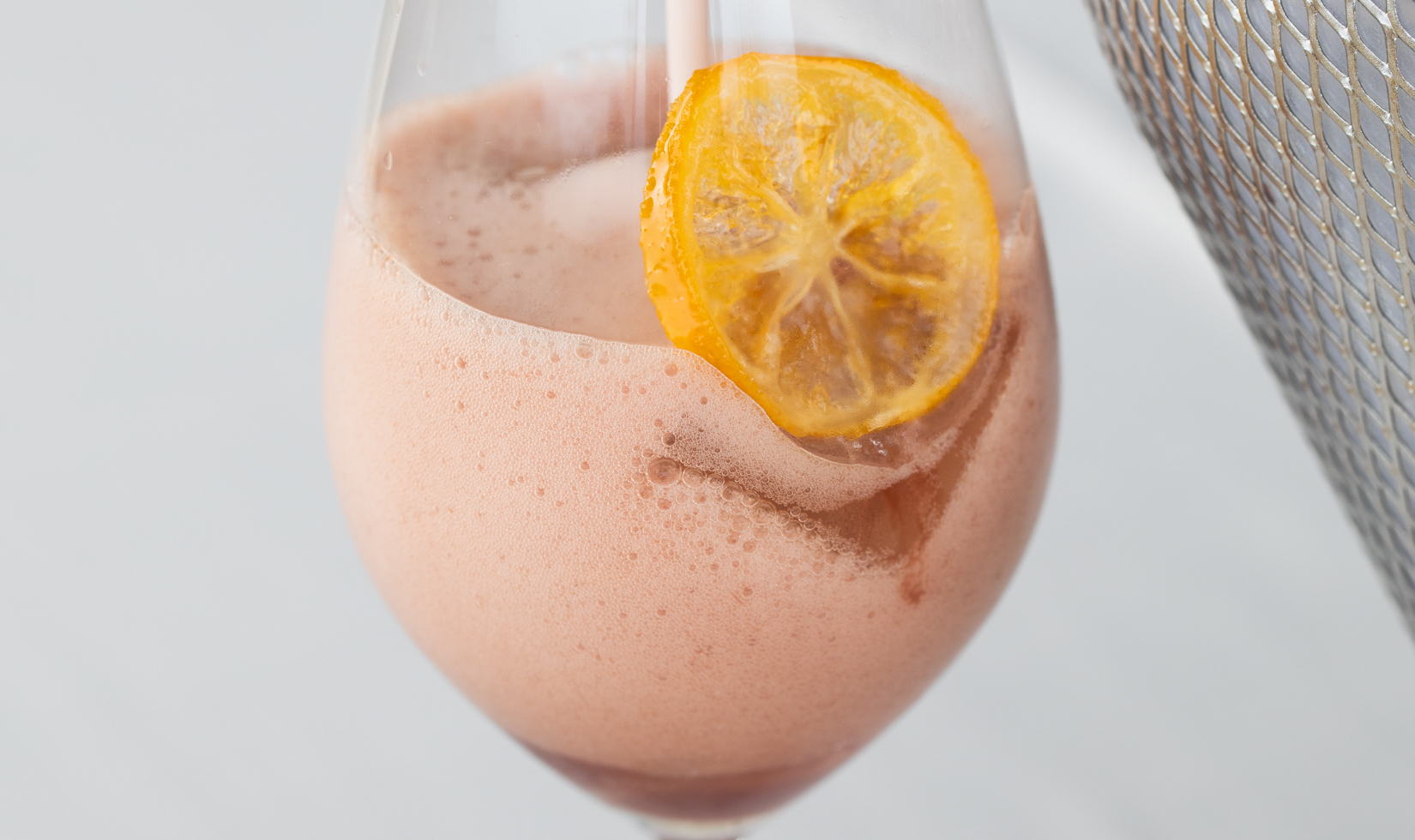 close-up on non-alcoholic shrub with dehydrated lemon in the glass